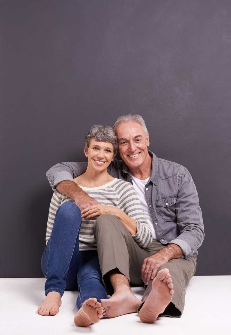 sharing-a-lifetime-of-smiles-a-happy-senior-coupl-2023-11-27-04-58-13-utc